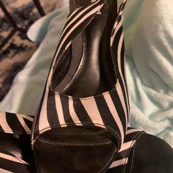 Zebra leather platform open toe sling backs. - Picture 3 of 6